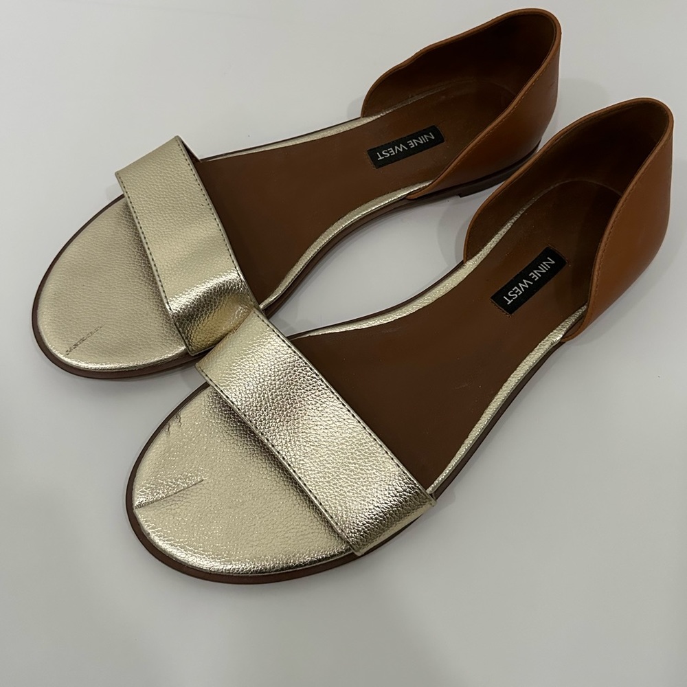 ❌sold❌ 
Nine West brown & gold Maris sandal